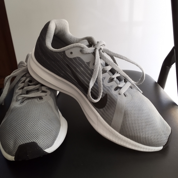 Nike Running Shoes Womens Gray Mesh Top Nike Running Shoe Size 5
